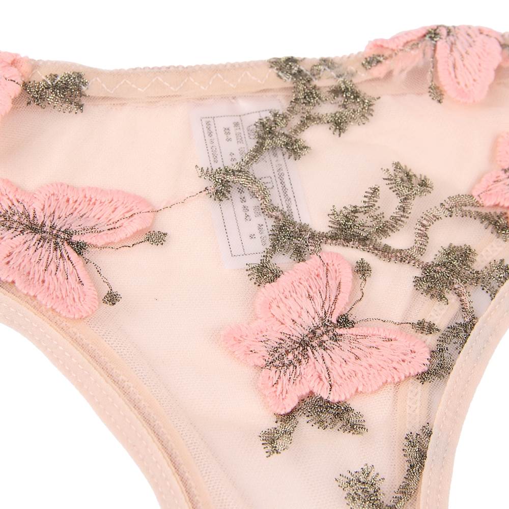 Ensemble de lingerie grande taille en maille brodée à motif papillon avec armatures