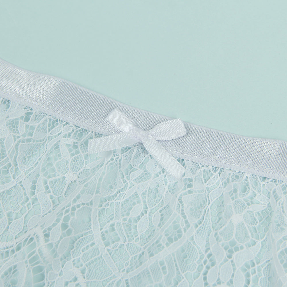 Weißer, hochtaillierter Strumpfhalter-Slip mit Wimpernspitze und Metallknopf