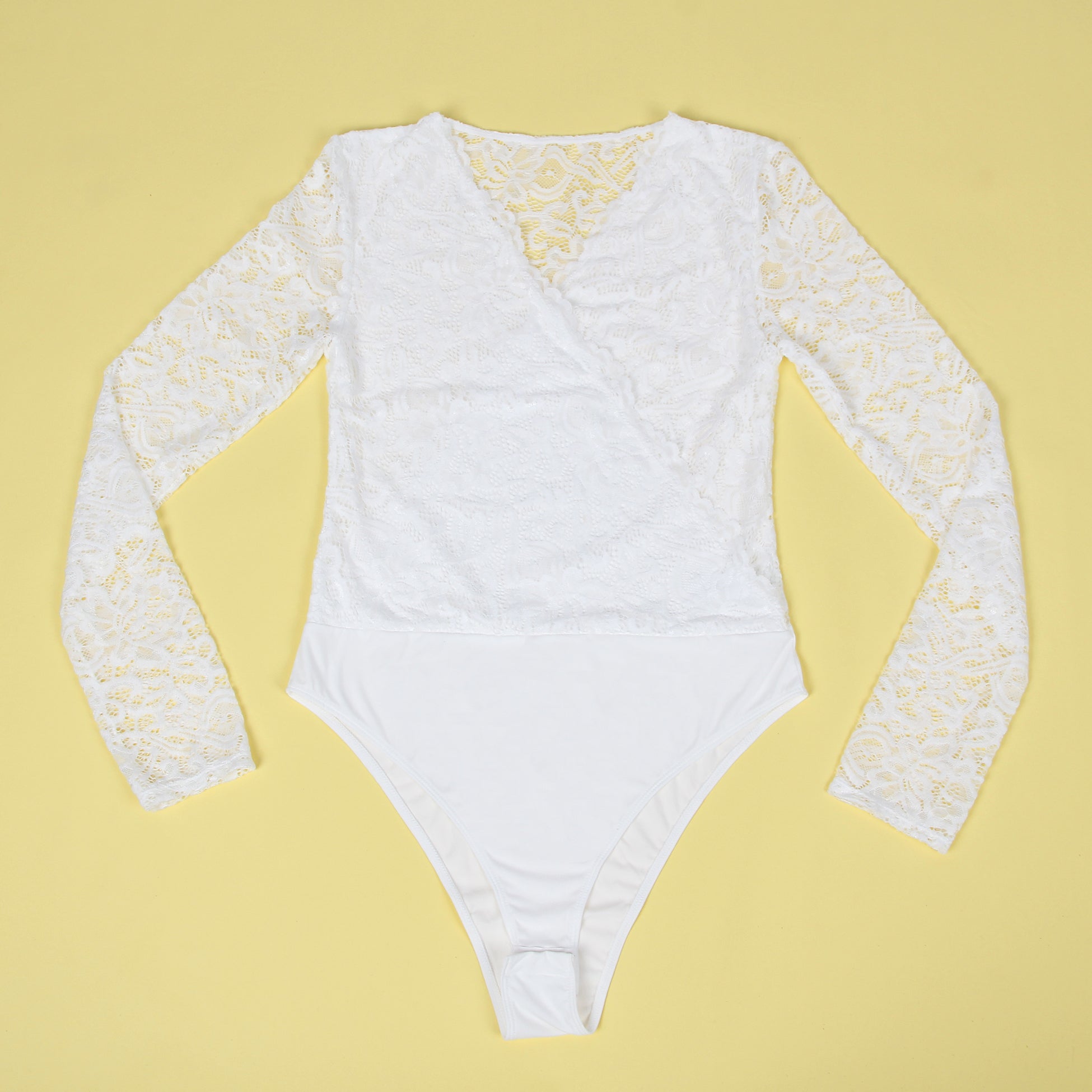 Weißer, langärmeliger Body aus gebürsteter Spitze
