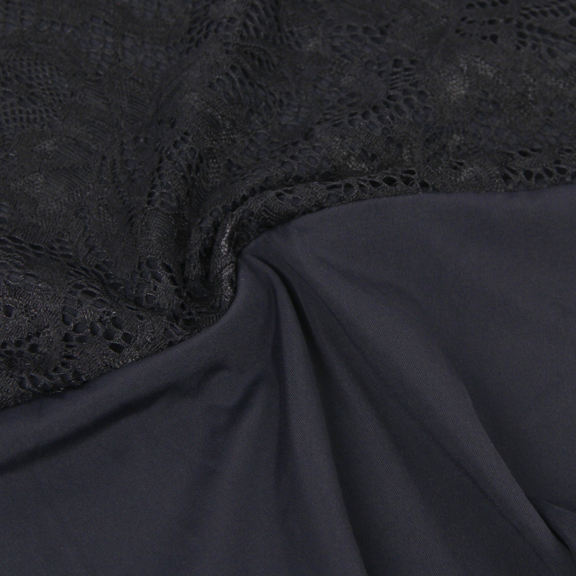 Schwarzer, langärmeliger Body aus gebürsteter Spitze