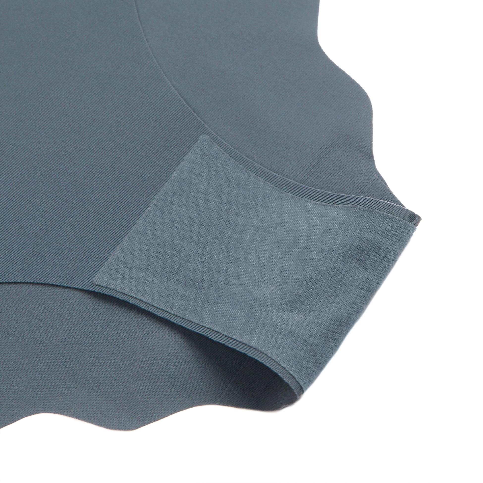 Blauer, sexy nahtloser Slip aus Eisseide mit Wellenkante