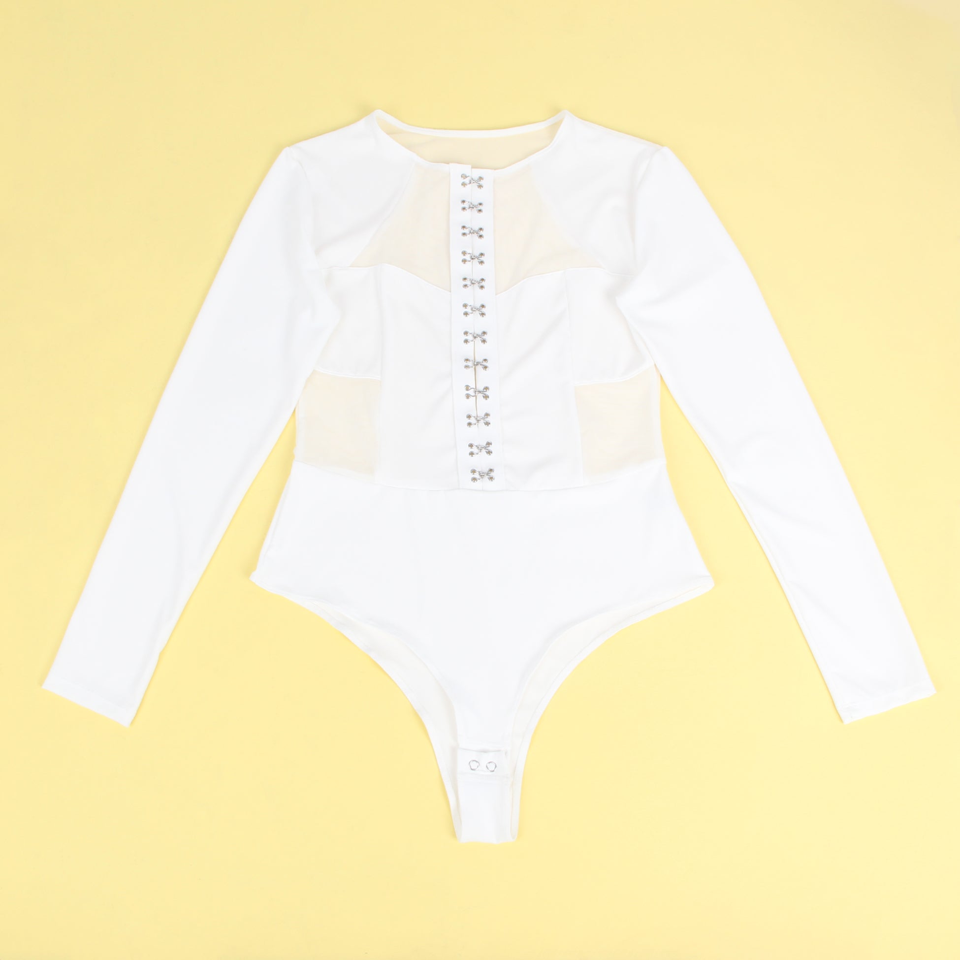 Weißer, sexy Badeanzug aus Stoff und Mesh mit langen Ärmeln und offenem Schritt