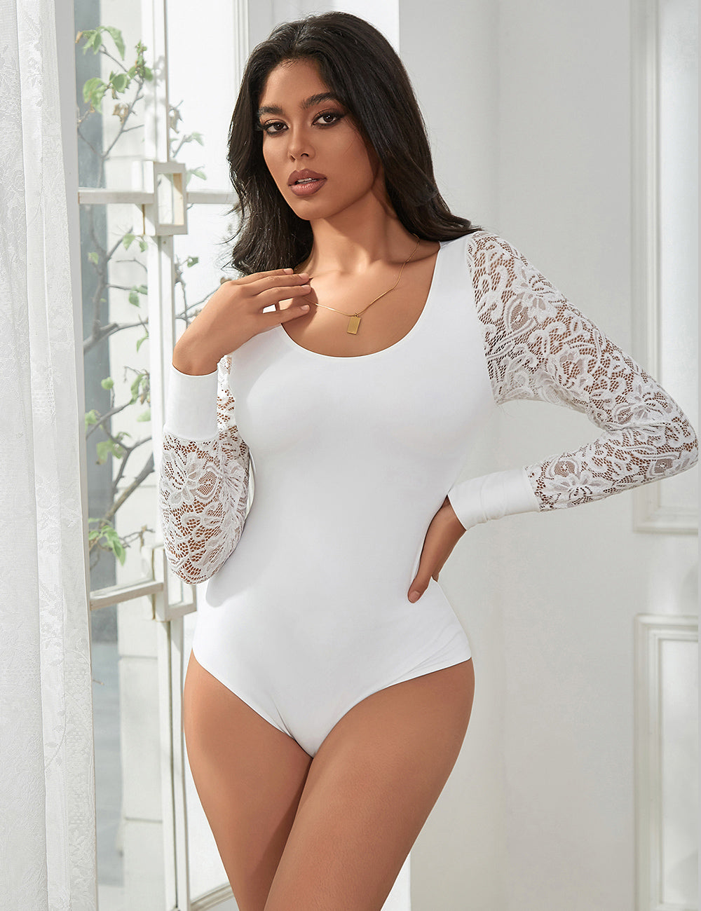body blanc sexy en dentelle, manches en dentelle, col rond et entrejambe ouverte