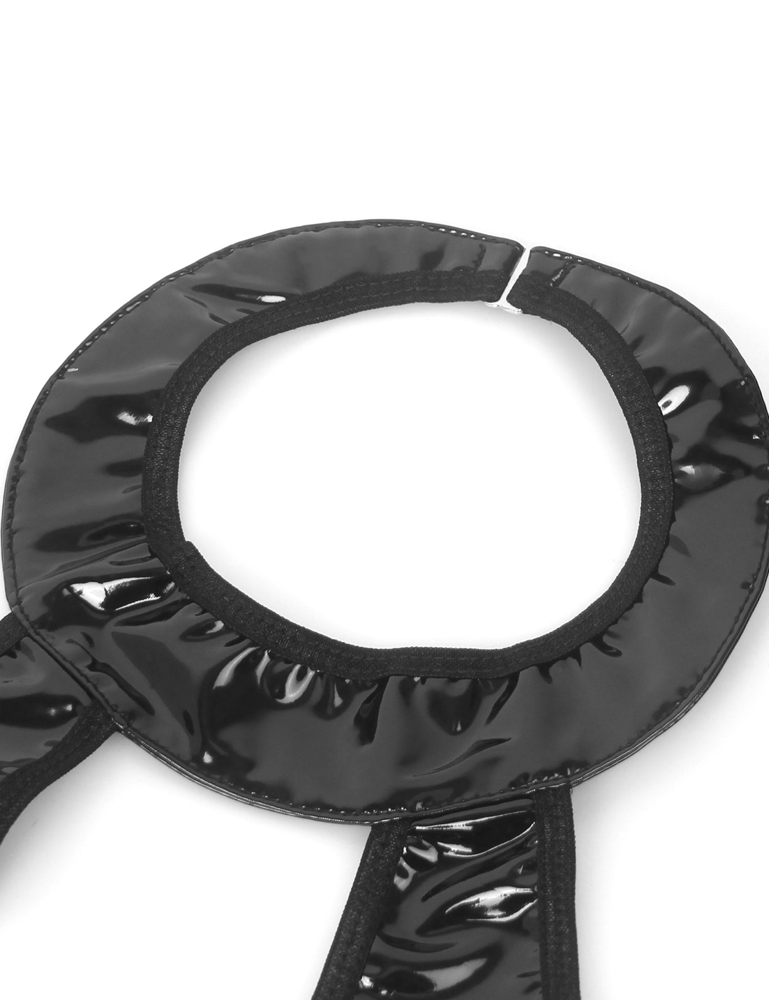 Schwarze, nass aussehende Neckholder-Dessous aus Lackleder mit Spitzenstrumpfband