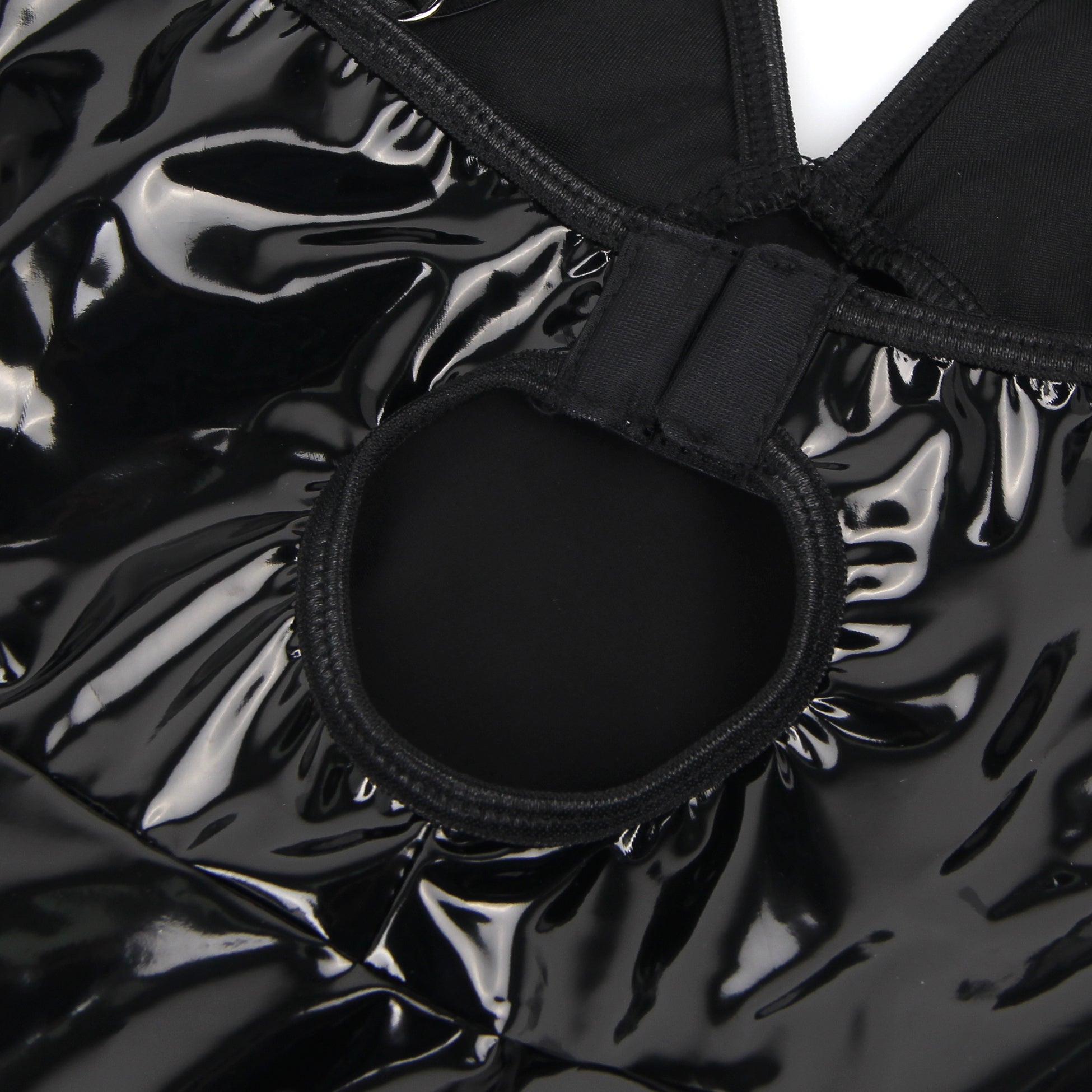 Schwarzes, sexy Nachthemd mit tiefem V-Ausschnitt und Wet-Look-Kunstleder-Trägern