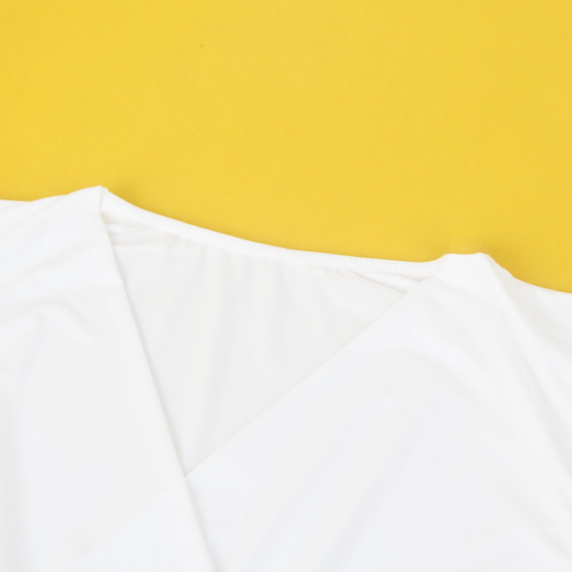 Weißer, sexy Badeanzug aus tief ausgeschnittenem, ärmellosem Stoff mit offenem Schritt