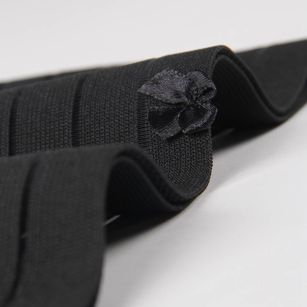 Schwarze, hochgeschnittene Korsetthose zur Bauch- und Hüftformung.