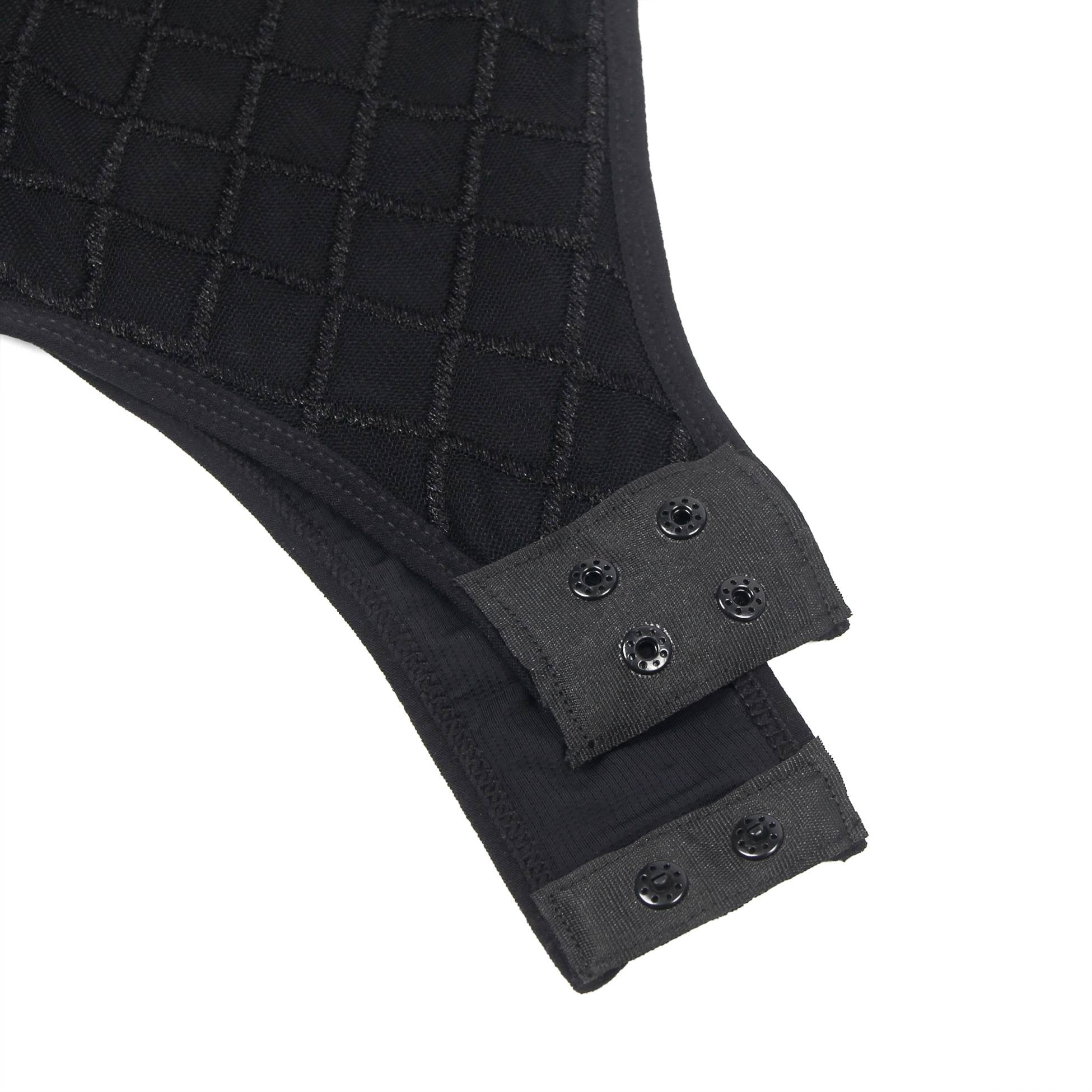 Schwarzer minimalistischer Mesh-Body mit hohem Kragen