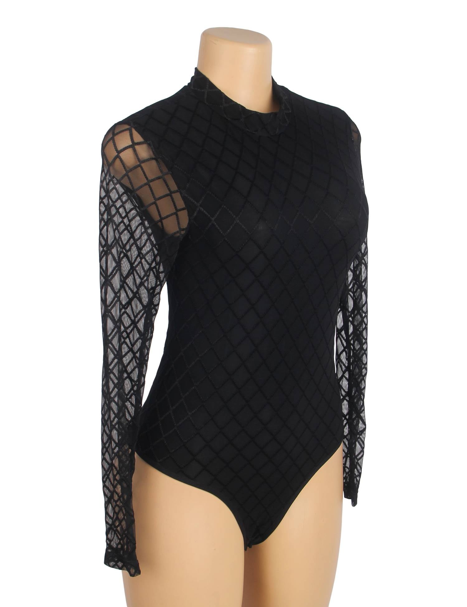 Schwarzer minimalistischer Mesh-Body mit hohem Kragen