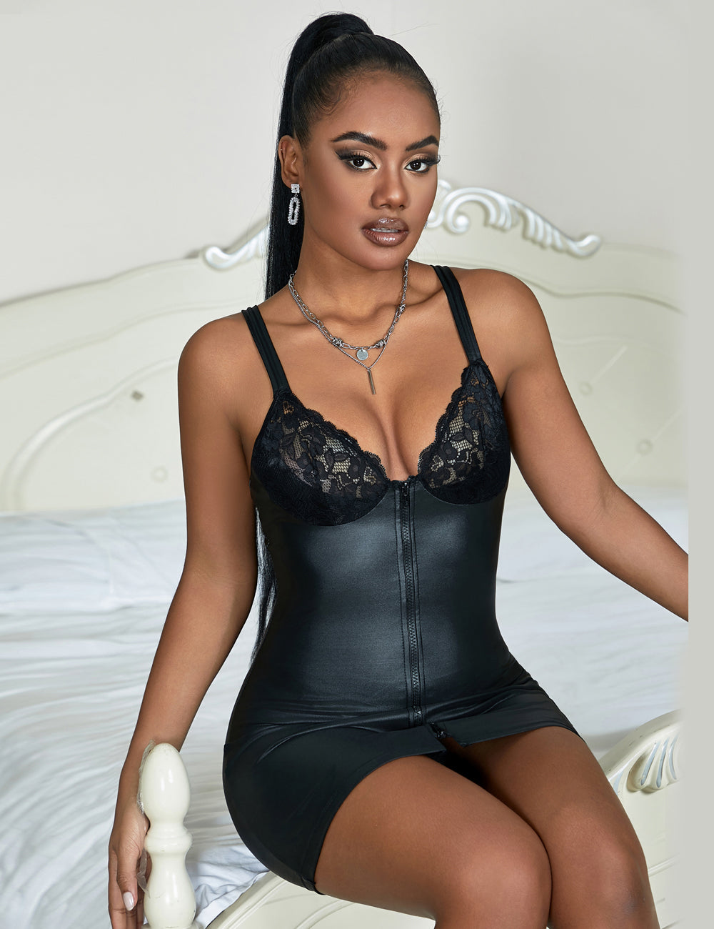 Sexy Dessous aus schwarzem PU-Leder mit Spitze und Reißverschluss